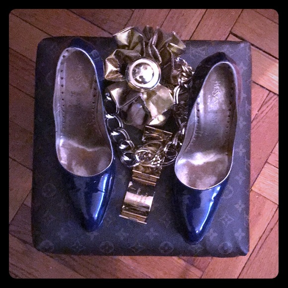 YVES SAINT LAURENT Blue Patent Leather Pumps - Picture 2 of 7